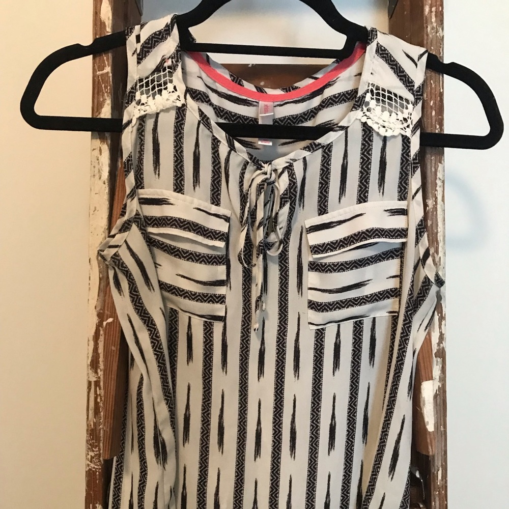 Xhilaration Sleeveless Top (S) Like New